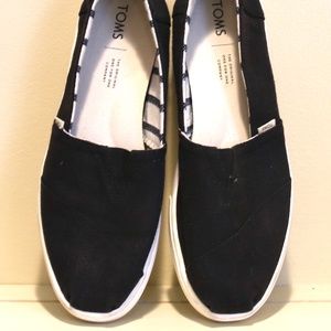 TOMS FLATS